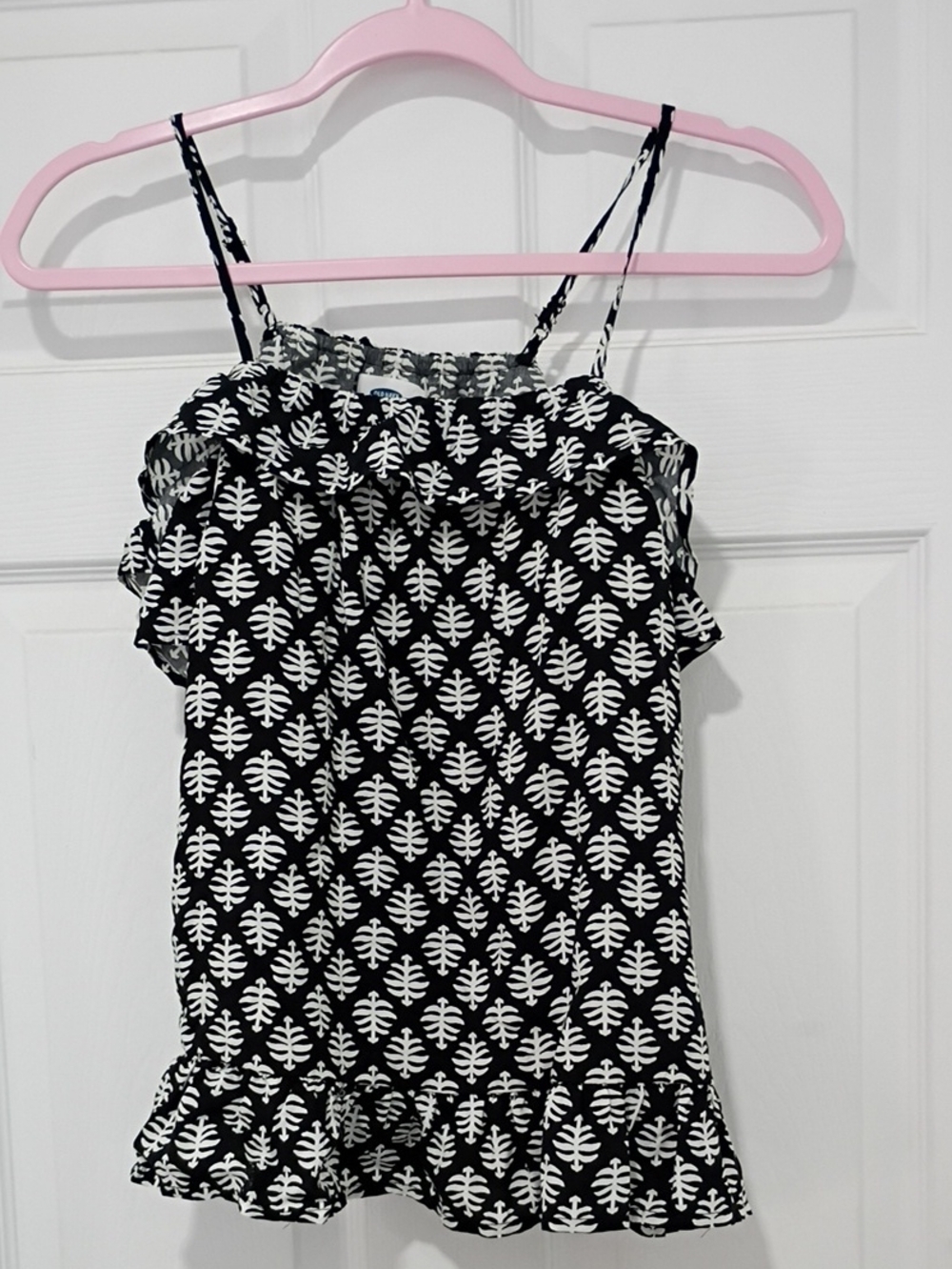 Old Navy Black & White Leaf-Print Ruffle